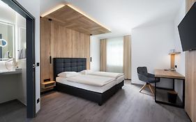 City Hotel Stockerau 4*